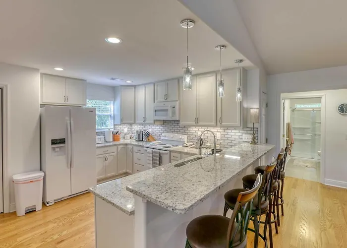 Bright Home, 5 Mi To Dtwn And Ella! Holiday home