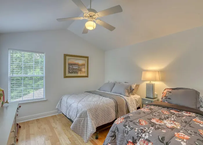 Bright Home, 5 Mi To Dtwn And Ella! Holiday home